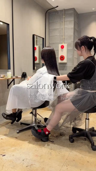 私のリアルなサロンワーク♡
髪質改善カラー根元からしっかりケアしながらカラーができるので人気なメニューです
80%のお客様がされています️
通常カラーの料金に+¥1,650でご案内できるのでお声かけください
