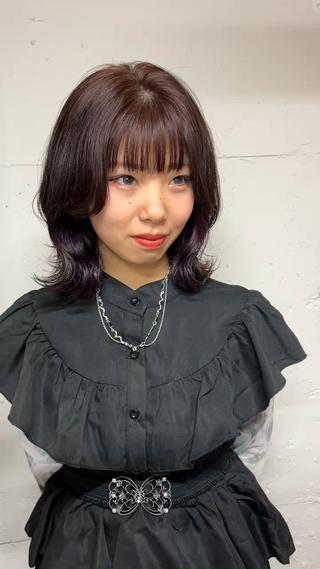 スタイリングはお客様に合わせて巻いたりしています