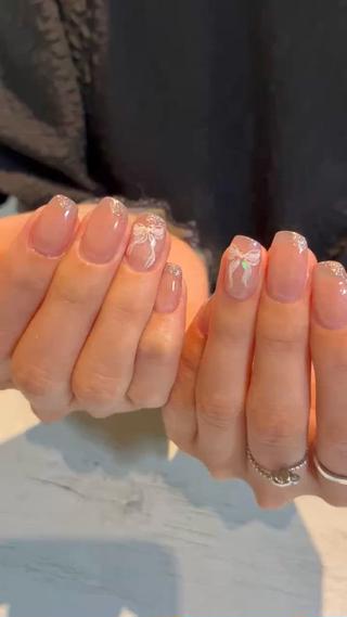 ピンクベージュマグベース(+¥1100)にピンクラメフレンチ
リボンシールが人気
今ならインスタフォローでシール2個かストーン2個プレゼント中♡