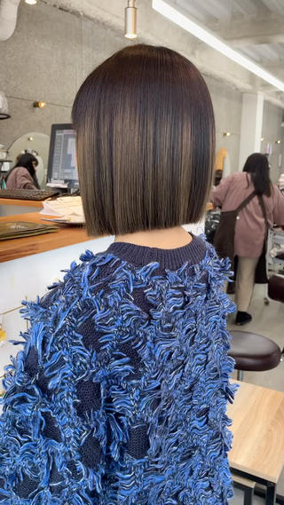 ブリーチ履歴をいかしたカラー
切りっぱなしボブ/外ハネしでも可愛いです☆
骨格や髪質に合わせて1人1人に合うボブが得意です☆これからチャレンジしてみたい方や今まで上手くいかなかった方は是非お任せください！ボブ/ミニボブ/ぷつっとボブ/顎ラインボブ 