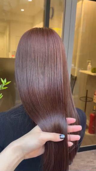 光にあたると透け感のある色!
