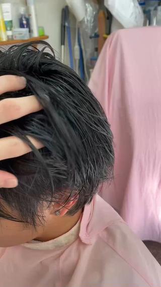 カットだけで作る毛流れスタイル
自然な毛流れであれば、パーマをかけなくても、カットだけで表現できます!
一緒にイケ髪目指しましょう