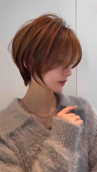 ️絶壁解消️丸みショート️

後頭部に自然な丸みを作り、横顔まで綺麗に見えるショートスタイルです

絶壁が気になる方、ショートが似合うか不安な方もぜひご相談ください

ショートヘア/丸みショート/ショートボブ/骨格補正/似合わせカット対応◎ 