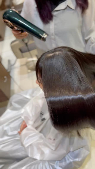 straight
乾かしただけでつやつやストレートにしたい方はぜひお待ちしてます✧