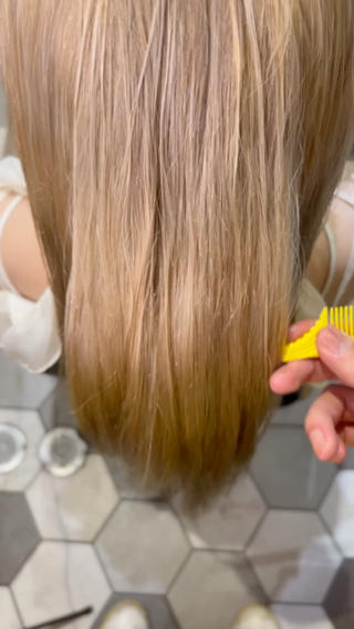 セミロング カラー ハイトーン🎨/ パーマ🌀/堀江輝起のヘアスタイル