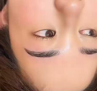 ハリウッドブロウリフトでイメチェンと言っても良いくらいの効果があります 