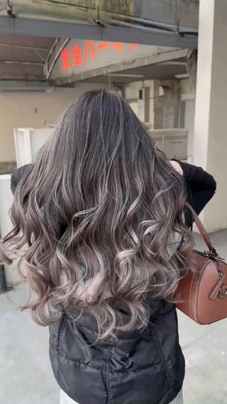 ロング バレイヤージュ 隅中秀弥のヘアスタイル