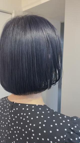 NAVY BLUE
暗めカラーでも色味で遊びましょう