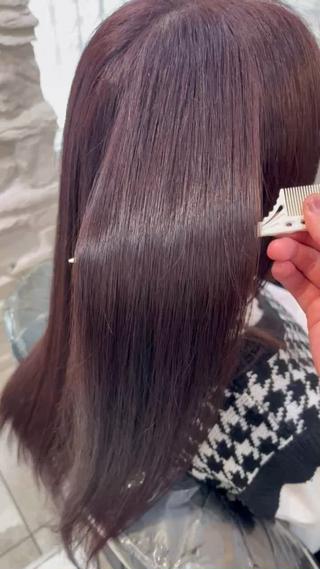 室内ではワインレッド、光にあたったらレッド場所で色が変わるカラー、トリートメンもして髪をサラサラ、ツヤツヤにしてみませんか? ͛.*