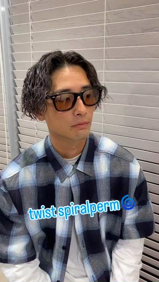 ・メンズツイストスパイラルパーマ
・メンズの方のツイストスパイラルパーマは変わらずずっと大人気です
・かっこいいのはもちろん、セットがとても楽です
・セットが苦手な方や朝時間がかかってしまう方には、セットも簡単でかっこいいので、オススメです
・セットの仕方やオススメのスタイリング剤もお客様にお伝えしますので、是非1度御相談くださいませ