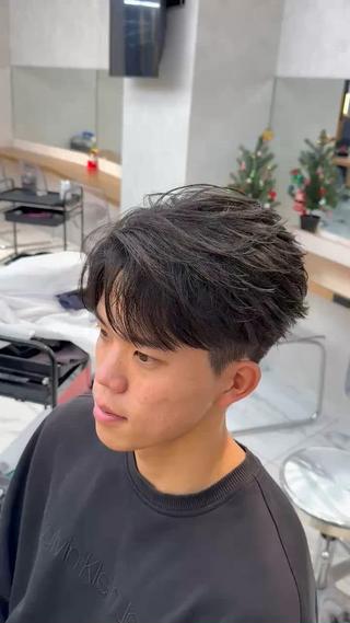 フェザーパーマ
【渋谷/メンズ/メンズパーマ/フェザーパーマ/フェザーショート/シャドウパーマ/ルーズパーマ/波巻きパーマ/ニュアンスパーマ/カルマパーマ/毛流れパーマ/スパイキーショート/スペインカール/縮毛矯正/大人ヘア】