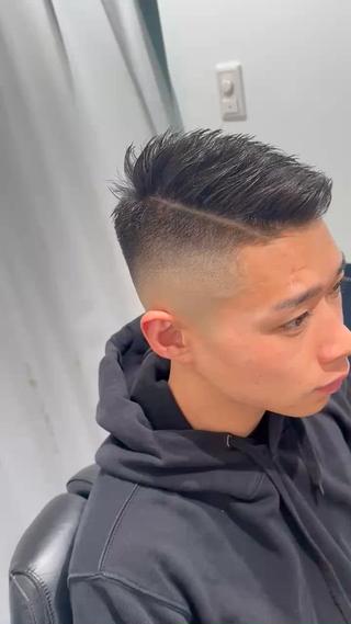 フェードといえば震災刈り!ハチが張る人も角を削るので目立ちにくくなります!フェードの加減はお客様とのカウンセリングをもとにそれぞれ合うよう決めていきますのでご安心ください。