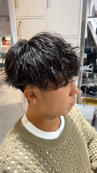 ミディアム パーマ メンズ メンズカットパーマ ✂️ JOYAのヘアスタイル