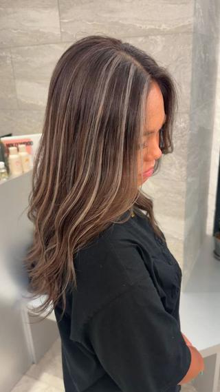 ロング 🌺ハイライトカラー 🌺HINAのヘアスタイル