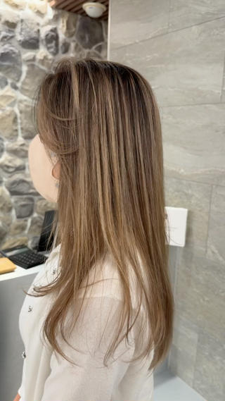 ロング 🌺ハイライトカラー 🌺HINAのヘアスタイル