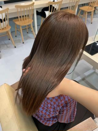 オリーブベージュ