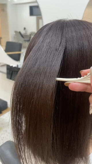 ブリーチ毛、根本の癖、切れ毛などの理由で広がりがちな髪の毛もしっとりまとまりよく