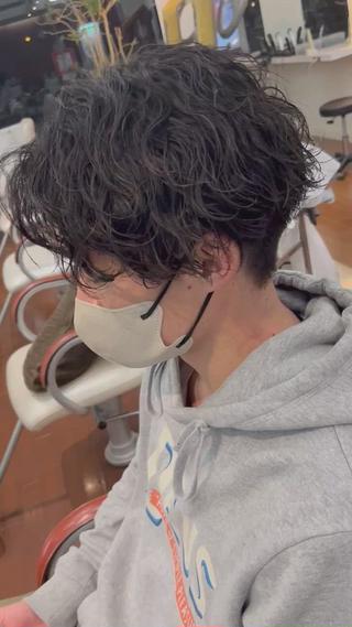 パーマ メンズ 波巻きスパイラル 河原崎　基のヘアスタイル