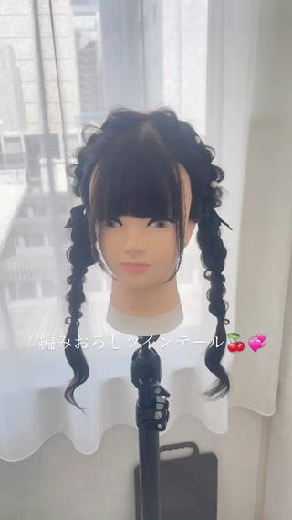 編みおろしツインテール
LIVEなど絶対映えること間違いなしのヘアアレンジです♡