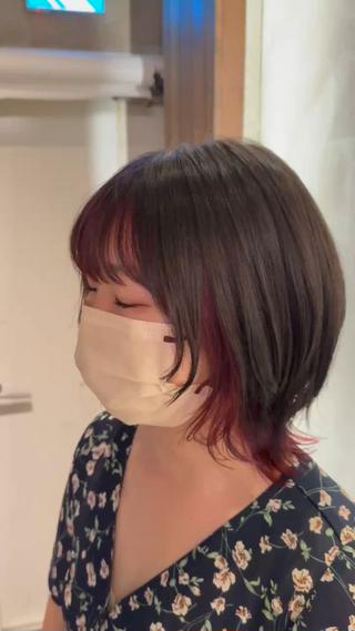 ウルフスタイルのインナーカラー
インナーは紫+赤+ピンクの中間の絶妙なカラー