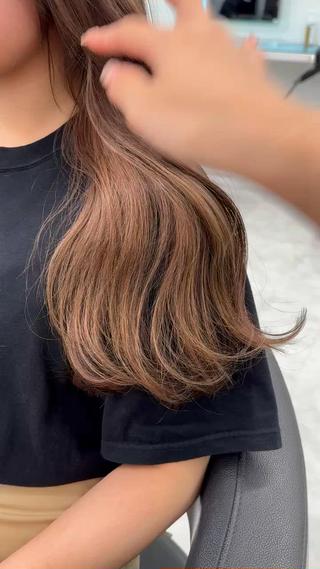 milktea beige
チラ見せかわいいインナーカラー♡
ケアブリーチを使用してダメージ抑えて可愛く♡
ブリーチしている方は特にトリートメントでのケア必須です!