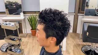 とてもとても直毛なモデル様に短めのスパイキーショート×ツイストスパイラルパーマを掛け合わせてデザイン性を追求したスタイル。

普段からスパイキーショートのスタイリングをするモデル様に発展系をご提案させて頂きました！

雨の中ご来店ありがとうございました！
長時間お疲れ様です！
是非、スタイリングを楽しんでください！
またお待ちしてます！ 