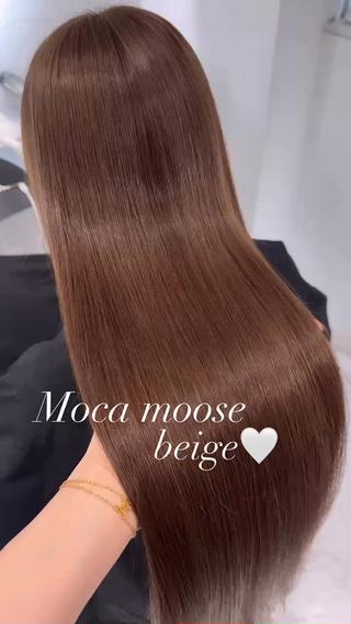 𝐌𝐨𝐜𝐚 𝐦𝐨𝐨𝐬𝐞 𝐛𝐞𝐢𝐠𝐞
ワンカラーで透明感たっぷりモテbeige♡
ベースが暗い方はブリーチなしダブルカラーがおすすめです