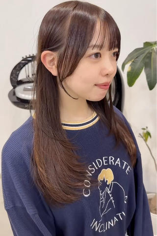 ロング カラー カイリ /レイヤーカットのヘアスタイル