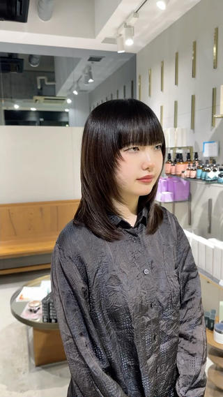 顔まわりレイヤー
目のすぐ下から動きのある
おしゃレイヤー!