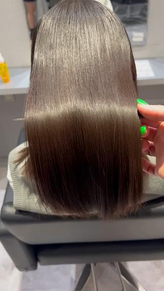 ミディアム レイヤー×艶髪特化 マネージャー安藤光司のヘアスタイル