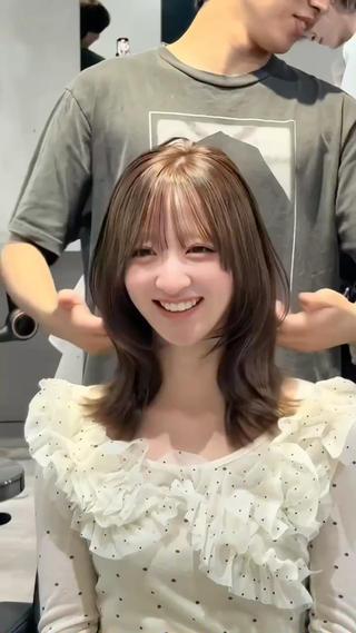 ミディアム カラー レイヤー×艶髪特化 マネージャー安藤光司のヘアスタイル