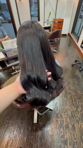 暗めのネイビーブラック