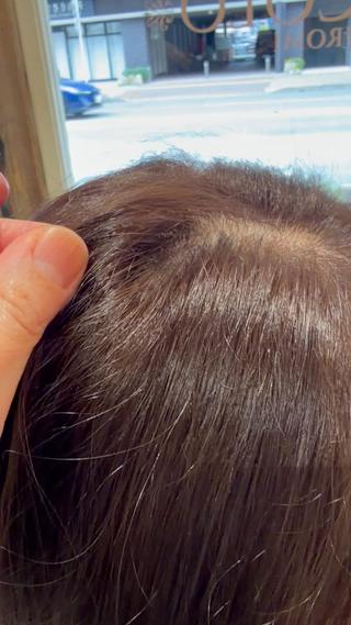 ミディアム NICCOLO室見 Erinaのヘアスタイル
