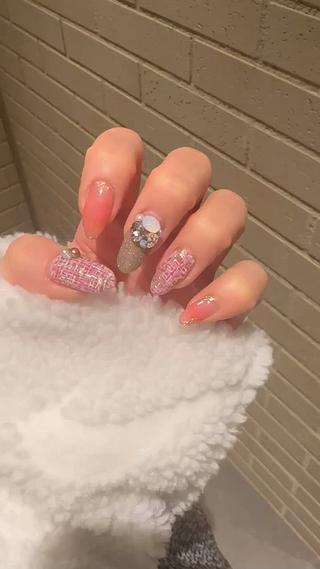 #ツイードネイル
#フラッシュネイル
#キラキラネイル
#vカット
#スワロフスキー