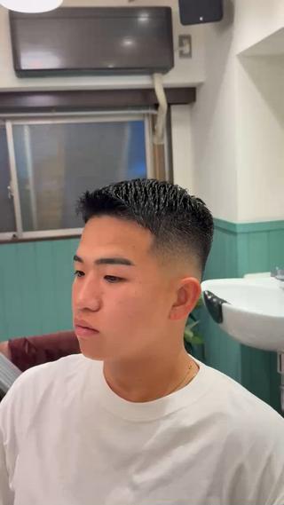 ショート 足立 享祐のヘアスタイル