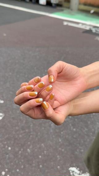 ワンカラーとミラーパウダーをグラデーションでキラっと