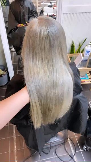 カラー 川上 麻梨阿のヘアスタイル