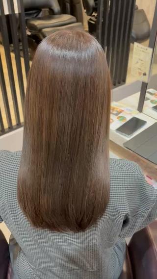 髪への負担を抑えながら、カラーとケアを同時に叶えるホリスティックカラー
透明感のある色味と、潤いに満ちたなめらかな艶髪へ導きます。
水素カラーに変更、トリートメントの同時施術可能です！
（＋¥2,000）

ぜひお気軽にご連絡くださいませ 