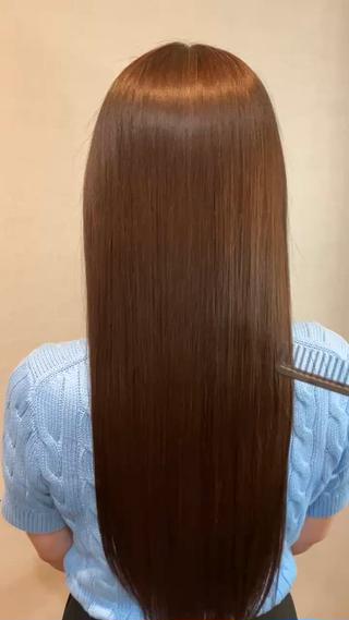 .*・゚ straight perm .゚・*.
髪質に合ったお薬で柔らかい仕上がりに𓂃 𓈒𓏸
癖をしっかり伸ばしても、真っ直ぐなり過ぎない
見た目ナチュラルな仕上がりに
一人一人の髪質履歴にあった薬剤で、ダメージを最小限に抑えながらストレートにしています
気になることがあり、何が聞きたい場合は@kbt_miu_095まで、お気軽に連絡ください