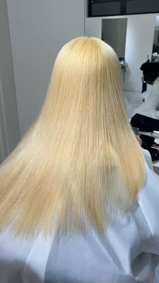 ご卒業おめでとうございます初カラーでBlondeに️
ブロンドはカラーの残留や履歴で出来なくなってしまうことがあります、、；꒳；初カラーで1度ブロンド楽しんでから色味入れるのもオススメです♡♡
2bleach〜目安です！ 