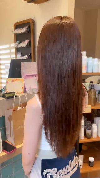 ラベンダーベージュカラー
Aujuaトリートメントをすることで艶たっぷりのサラサラに