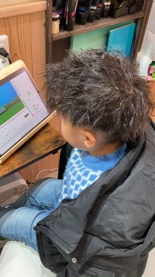 3歳のお客様です。
ツイストパーマで漢気アップ。