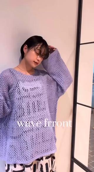 wave front
前髪からつながるウェーブで、顔まわりに動きをプラス。
強すぎないリッジ感で、ラフだけど雰囲気のあるパーマに。
乾かし方やスタイリングで表情も変えられる、ナチュラルなウェーブスタイル。