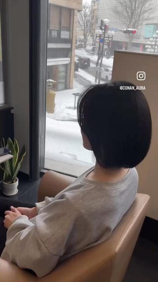 【まとまるボブ】
ロングからミニボブに大変身カット
15センチぐらいのカットで大幅にスタイルチェンジ
前髪は長めで韓国風でとても大人っぽい感じで綺麗めな仕上がりになりました!