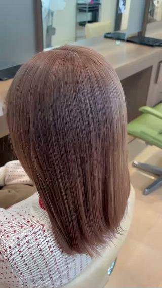 ミルクティーカラー
もともとカラーしてるお客様だったのでワンブリーチで
かなり明るく抜くことが出来ました!