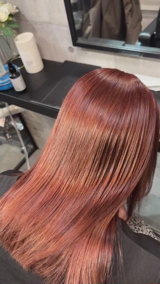 セミロング TAKAMI 髪と爪を同時に施術のネイルデザイン
