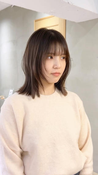 ぱつっとミディアムに顔まわりのレイヤー。★彡
顔まわりにしっかり沿うようにインナーレイヤーを入れると小顔効果抜群
シンプルなスタイリングでも可愛いです◎
お色は柔らかーくブラウンに赤みを消した透明感ブラウンです
顔まわりカット / ミディアムレイヤー / レイヤースタイル / レイヤーカット / 赤み消しカラー / ブラウンベージュ