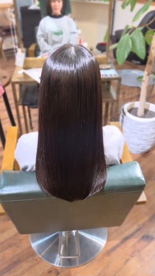 リタッチ矯正ですが、既存の縮毛矯正と綺麗に繋がるように
※仕上げに軽くアイロン通しています。