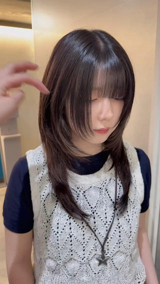 今大人気のジェニレイヤー!
【제니레이어드】
ナチュラルに見えますが
しっかり入っているレイヤーカット!
ワンカール強めに巻けば完成です
なりたい韓国ヘアお届けします!
今までに出会えなかった
韓国美容師さんが切るスタイルに寄せます
お任せください
