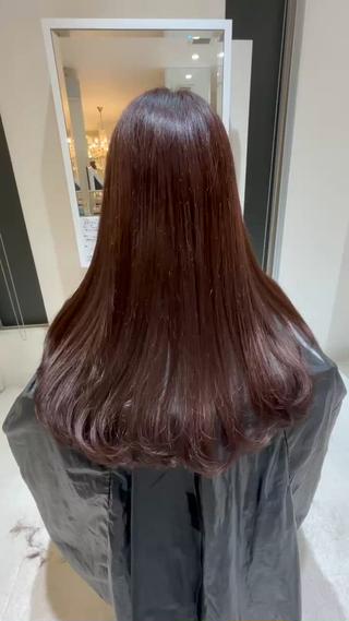 cut、ロングレイヤーで自然に動くツヤ髪になります
color、モカブラウン